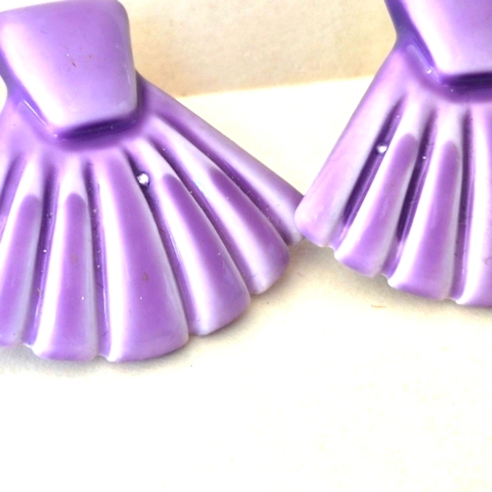Purple Shell-Shaped Earrings - Picture 4 of 7